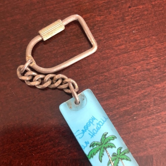 Vintage Snoopy Surfing Keychain - Picture 2 of 3